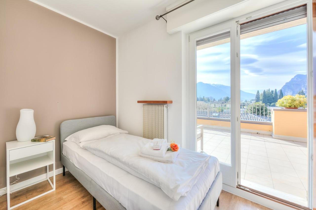 Antares150M From The Lake - Happy Rentals Riva del Garda Esterno foto