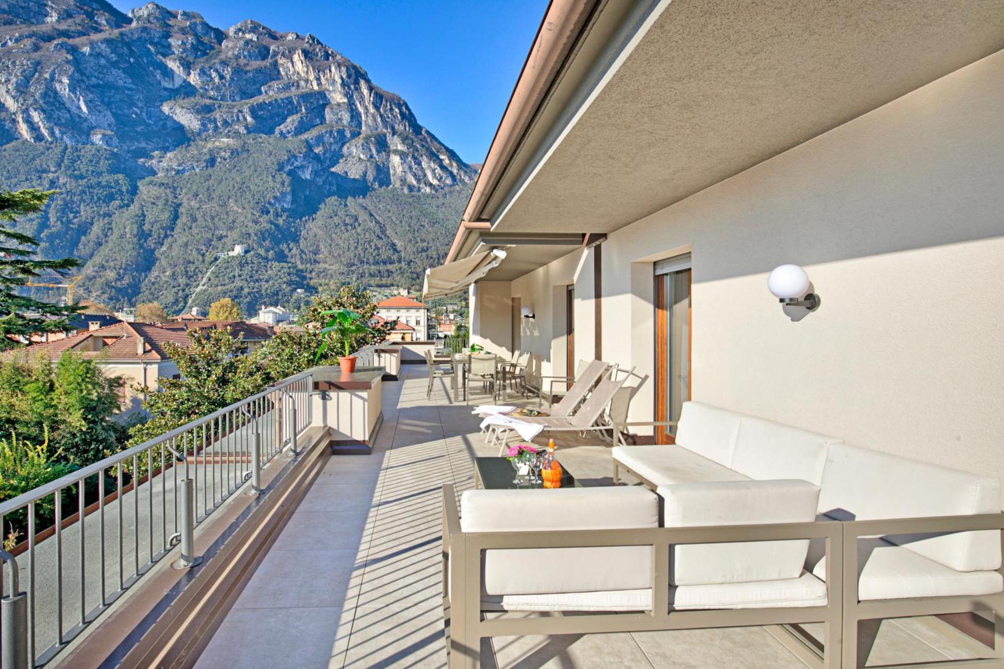 Antares150M From The Lake - Happy Rentals Riva del Garda Esterno foto